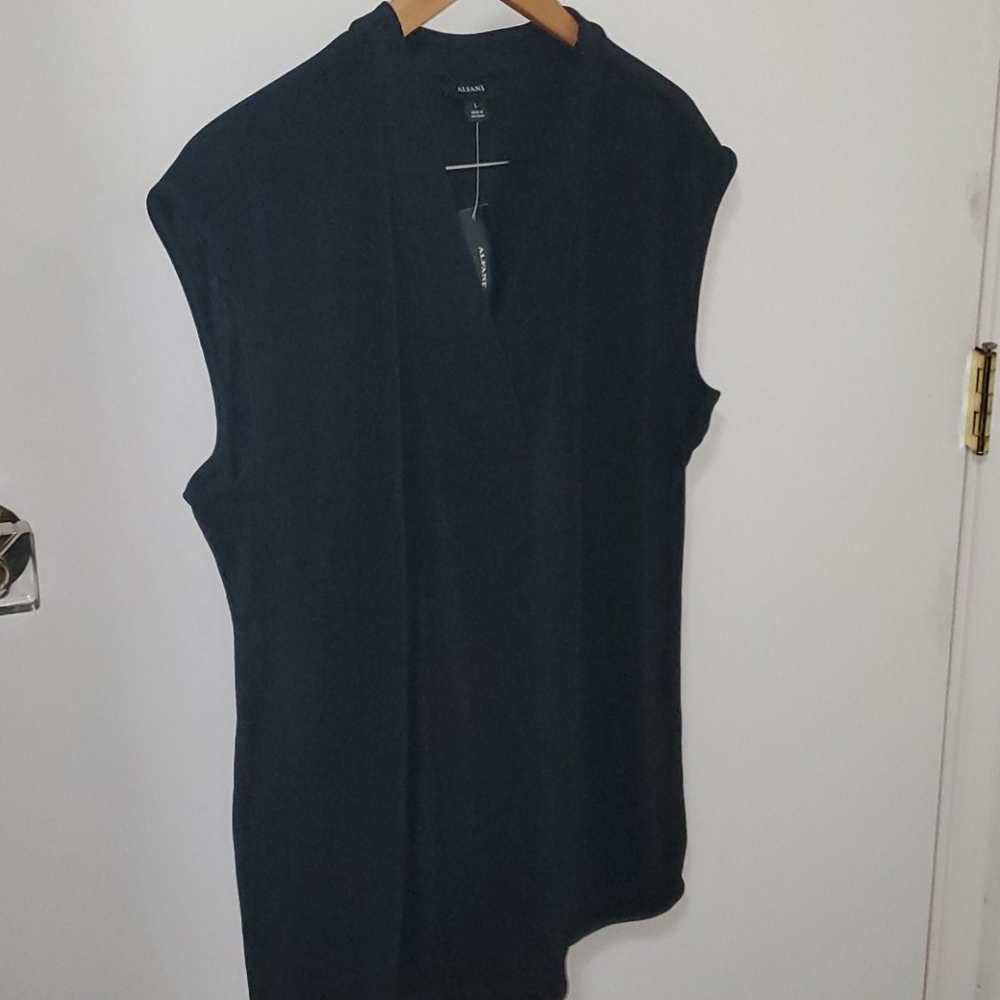 NWT Alfani sleeveless v neck top